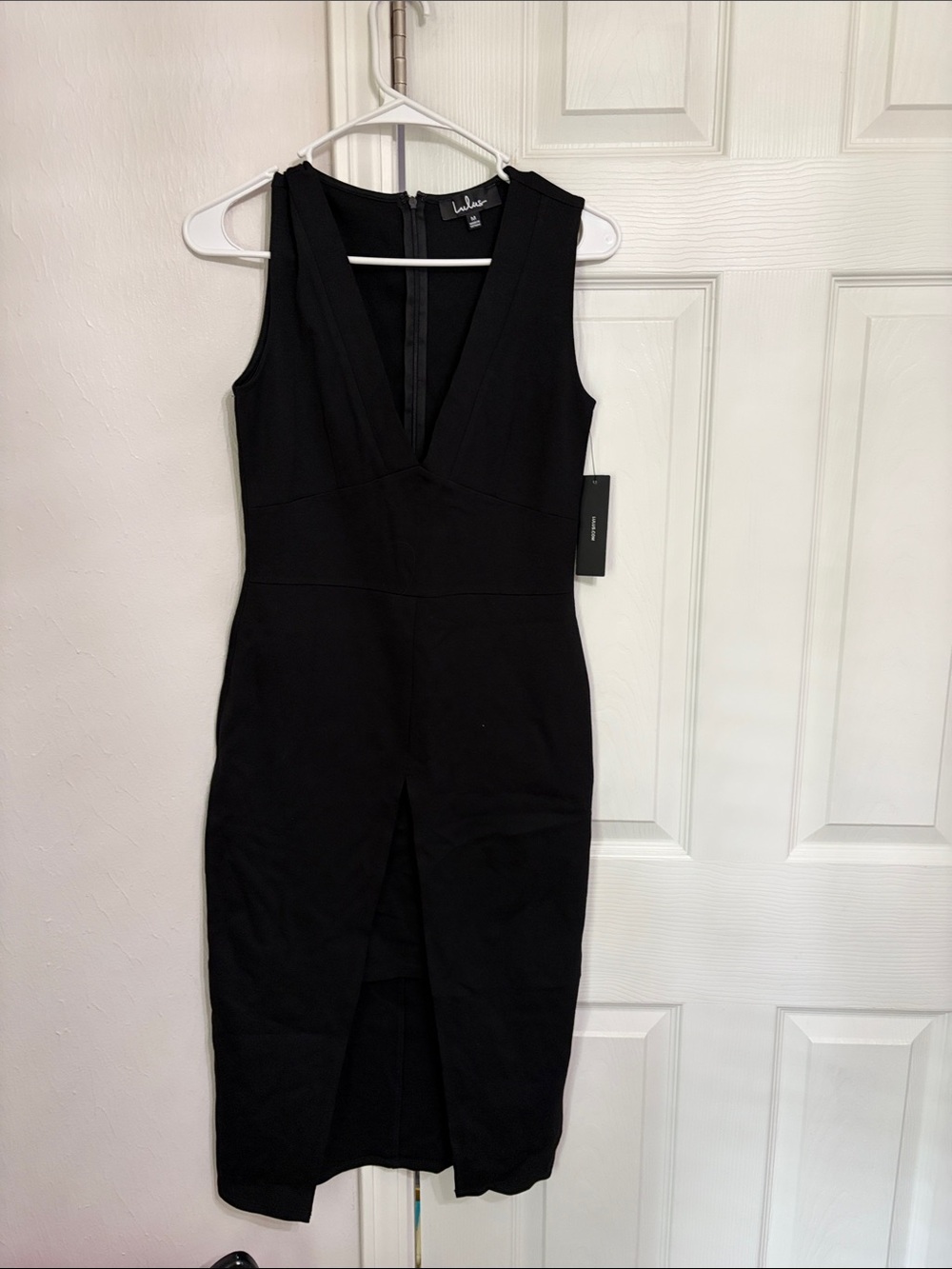 BNWT Lulu's Black Sleeveless V-Neck Midi Dress with Front Slit